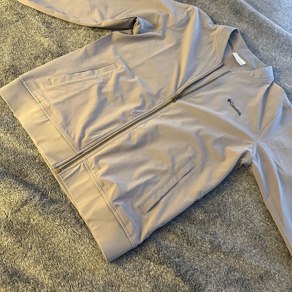 Columbia medium gray light weight Jacket NEW Condition